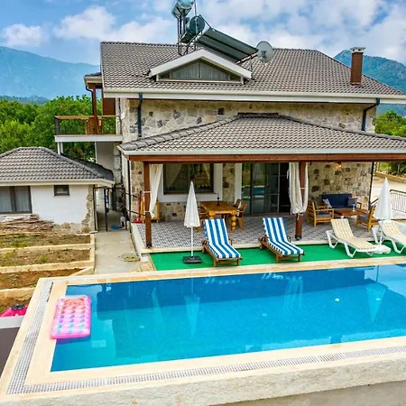 Fethiye Kayakoey'De Oezel Havuzlu 10 Kisilik Villa Nazen