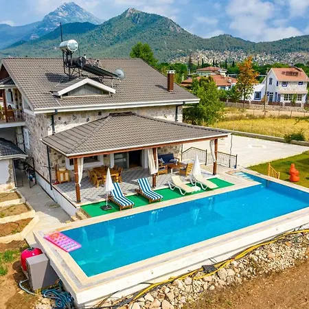 Fethiye Kayakoey'De Oezel Havuzlu 10 Kisilik Villa Nazen Fethiye