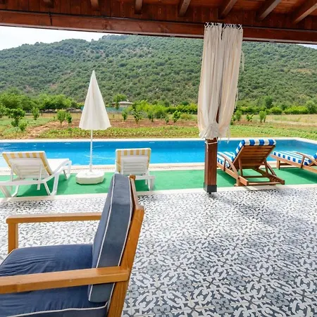 Fethiye Kayakoey'De Oezel Havuzlu 10 Kisilik Villa Nazen Villa