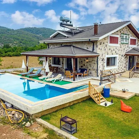 빌라 Fethiye Kayakoey'De Oezel Havuzlu 10 Kisilik Villa Nazen