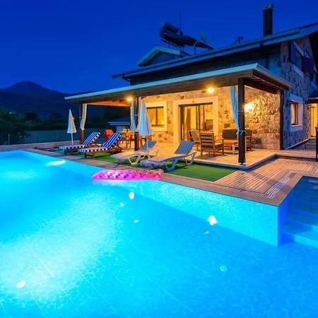 Fethiye Kayakoey'De Oezel Havuzlu 10 Kisilik Villa Nazen 페티예