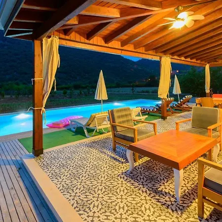 Fethiye Kayakoey'De Oezel Havuzlu 10 Kisilik Villa Nazen
