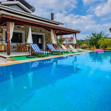 Fethiye Kayakoey'De Oezel Havuzlu 10 Kisilik Villa Nazen 페티예