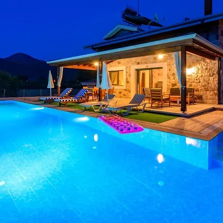 Fethiye Kayakoey'De Oezel Havuzlu 10 Kisilik Villa Nazen 빌라 *