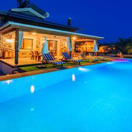 Fethiye Kayakoey'De Oezel Havuzlu 10 Kisilik Villa Nazen *