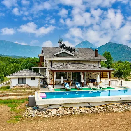 Fethiye Kayakoey'De Oezel Havuzlu 10 Kisilik Villa Nazen 빌라 페티예