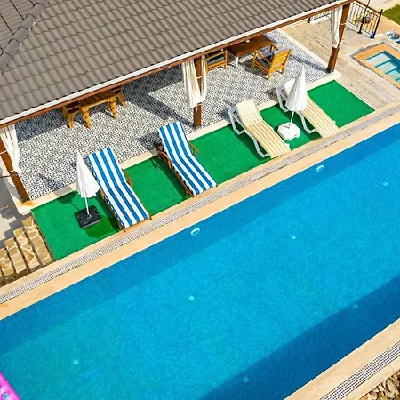 Fethiye Kayakoey'De Oezel Havuzlu 10 Kisilik Villa Nazen 페티예