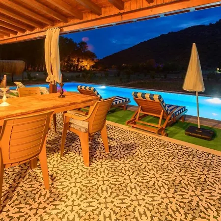 Fethiye Kayakoey'De Oezel Havuzlu 10 Kisilik Villa Nazen * 페티예