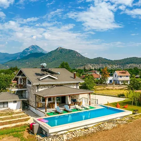 Villa Fethiye Kayakoey'De Oezel Havuzlu 10 Kisilik Villa Nazen