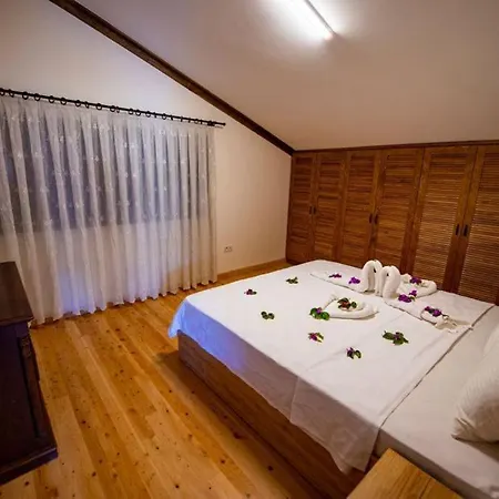 Villa Fethiye Kayakoey'De Oezel Havuzlu 10 Kisilik Villa Nazen