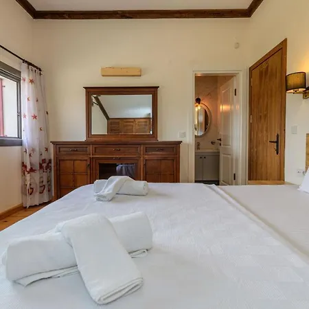 Fethiye Kayakoey'De Oezel Havuzlu 10 Kisilik Villa Nazen Fethiye